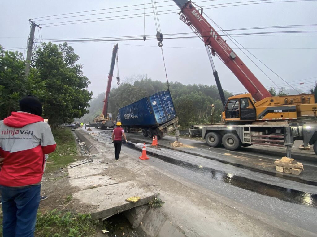 dich vu xe cau cuu ho giao thong 6