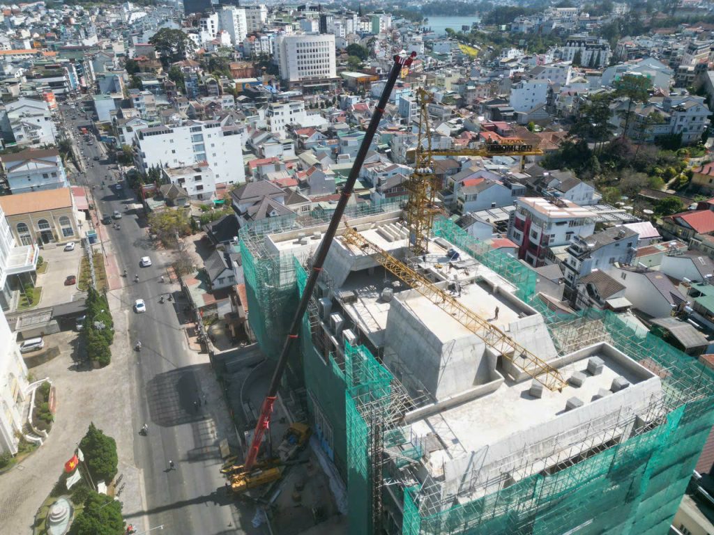 Cho thuê xe cẩu tại Lâm Đồng để di chuyển, lắp đặt máy móc, thiết bị cồng kềnh