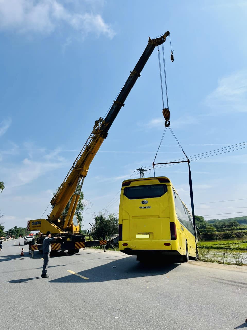 dich vu cho thue xe cau tai quang tri 2