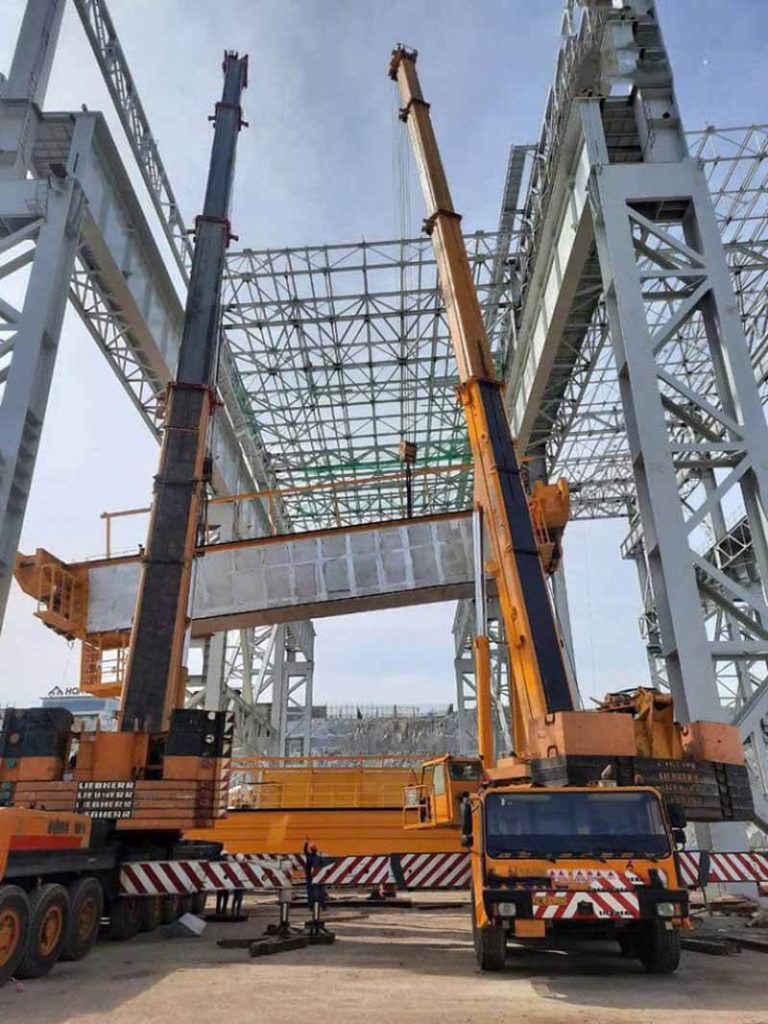 Thuê xe cẩu thi công nhà xưởng chuyên nghiệp